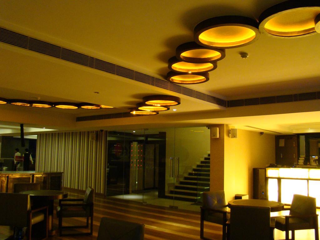 The Madison Hotel Új-Delhi Kültér fotó
