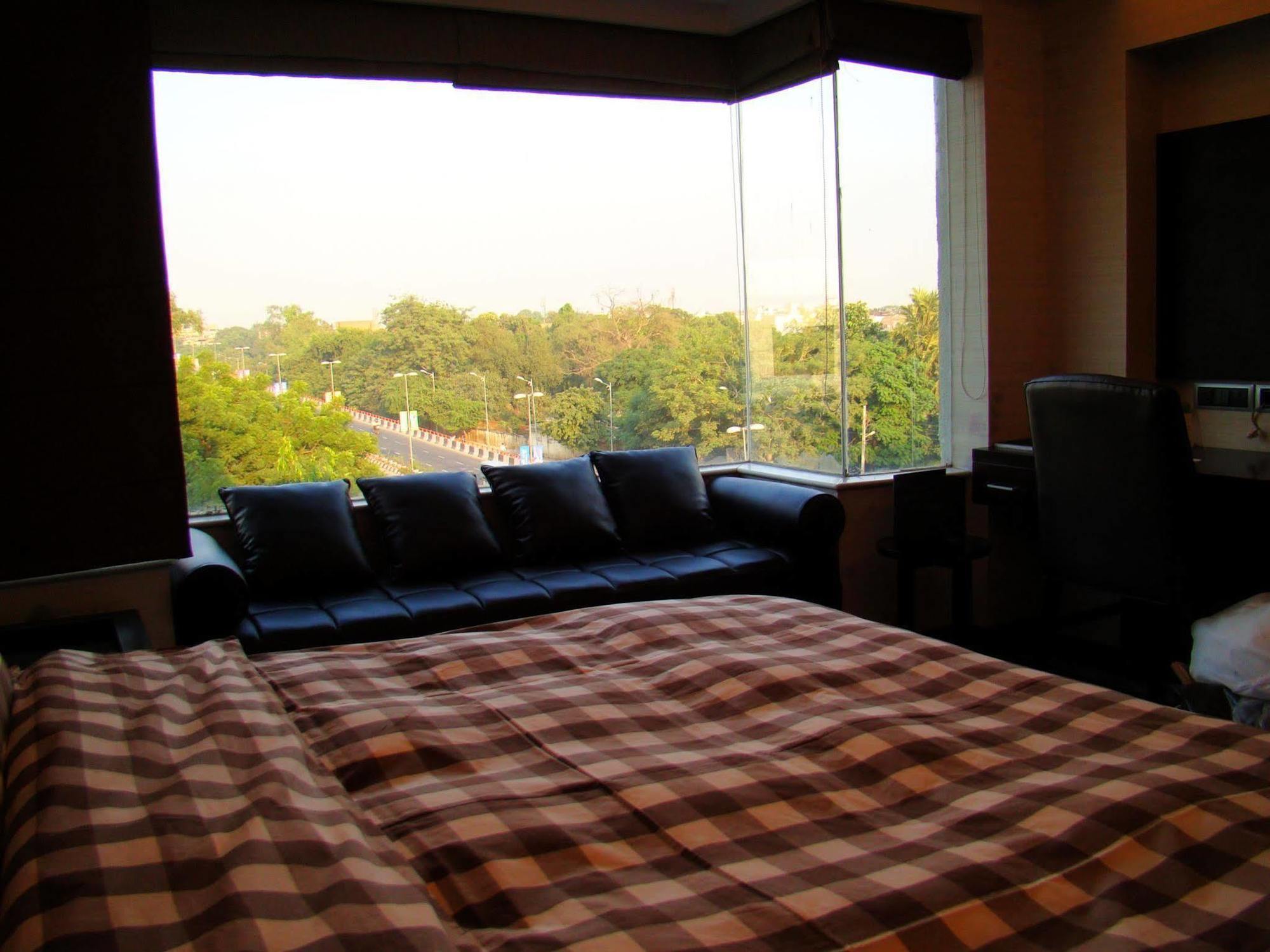 The Madison Hotel Új-Delhi Kültér fotó
